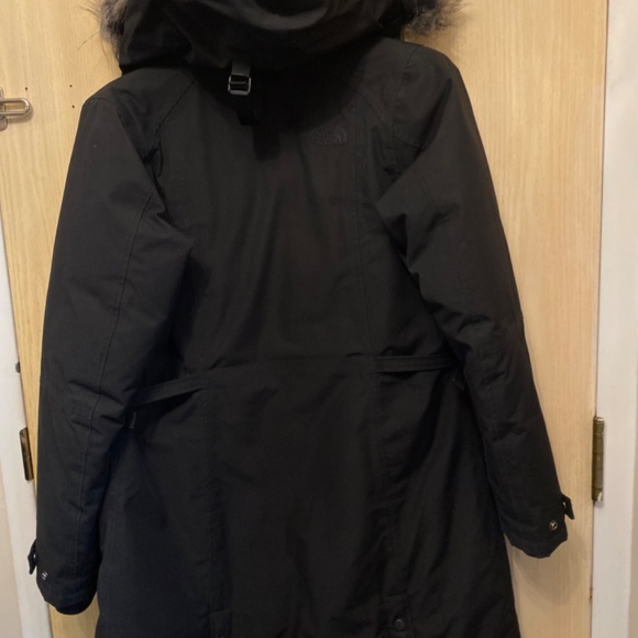 North Face Parka/Color black with grey faux fur on hood - Picture 3 of 4
